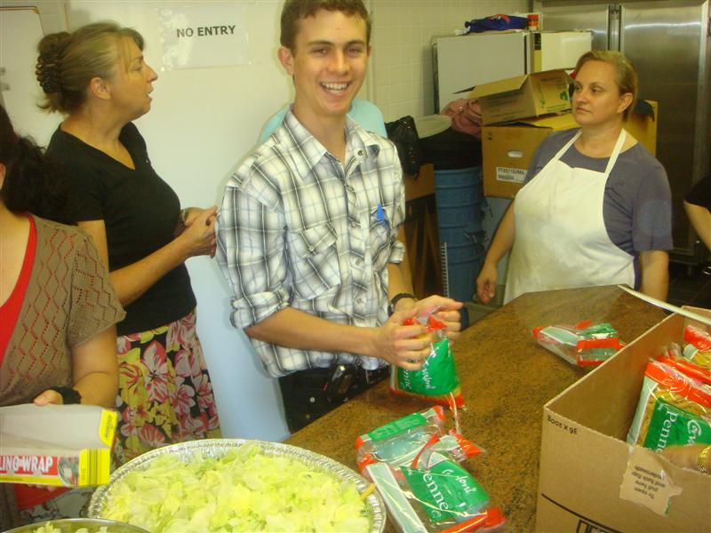 Cooking for homeless 22 3 09 035 (Medium).jpg
